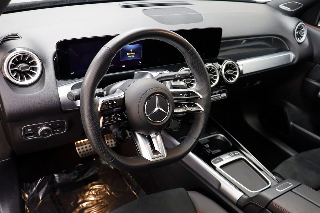 Used 2025 Mercedes-Benz GLB 35 AMG 4MATIC image 6
