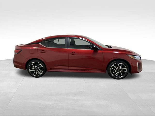 Used 2025 Nissan Sentra SR image 2