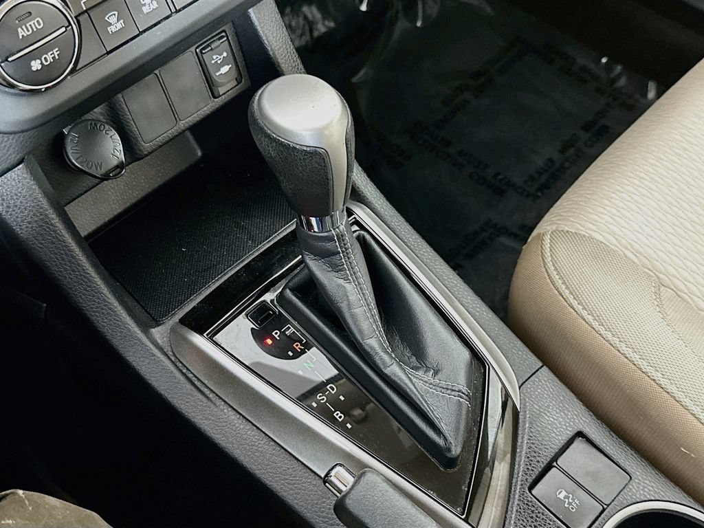 Used 2014 Toyota Corolla LE FWD image 19