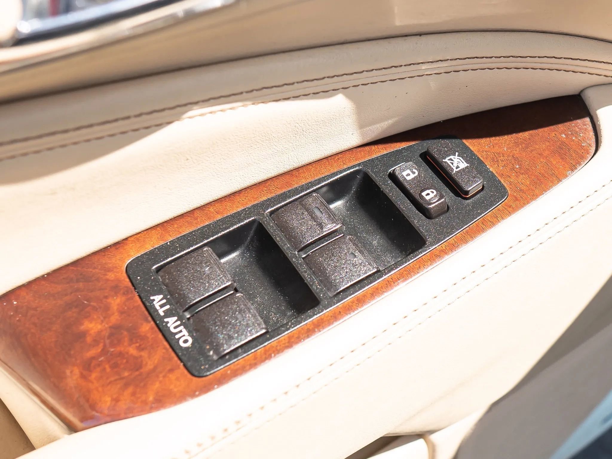 Used 2016 Lexus LS 460 AWD w/ Comfort Package image 46