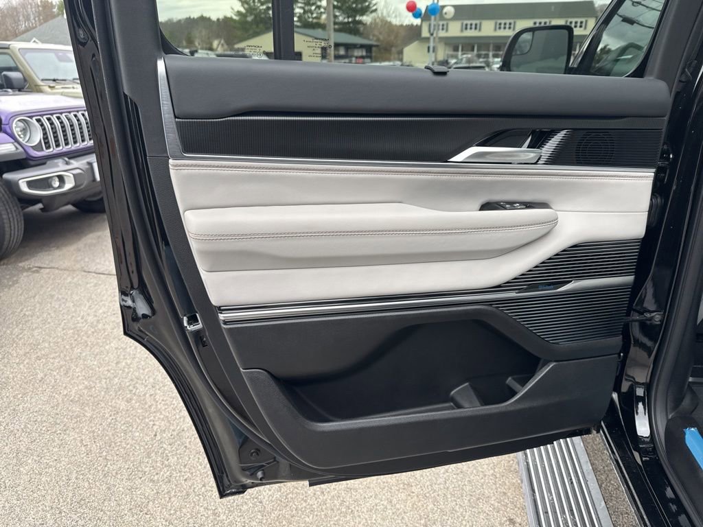 New 2026 Jeep Grand Wagoneer Summit image 28