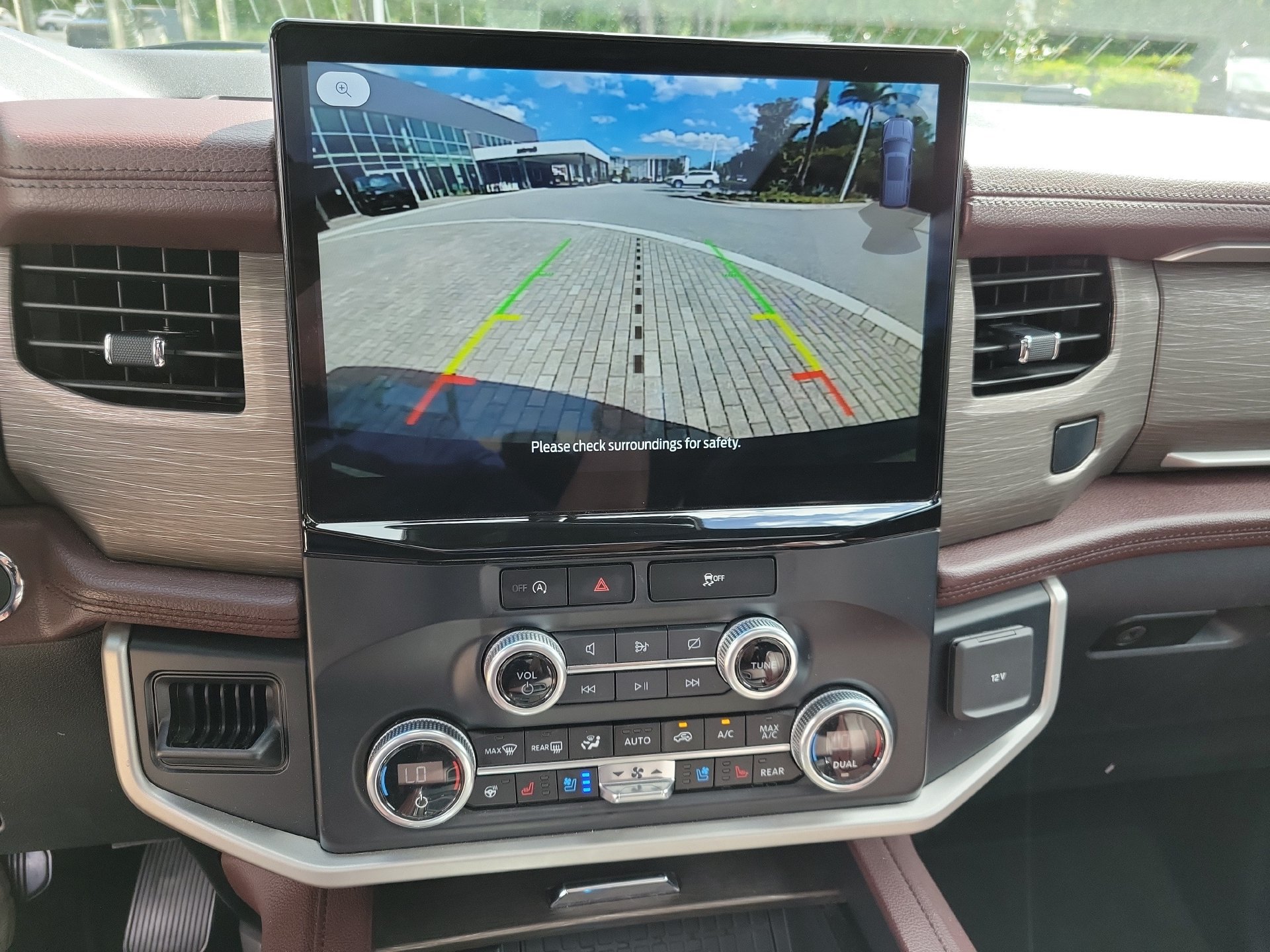 Used 2024 Ford Expedition Limited RWD image 34