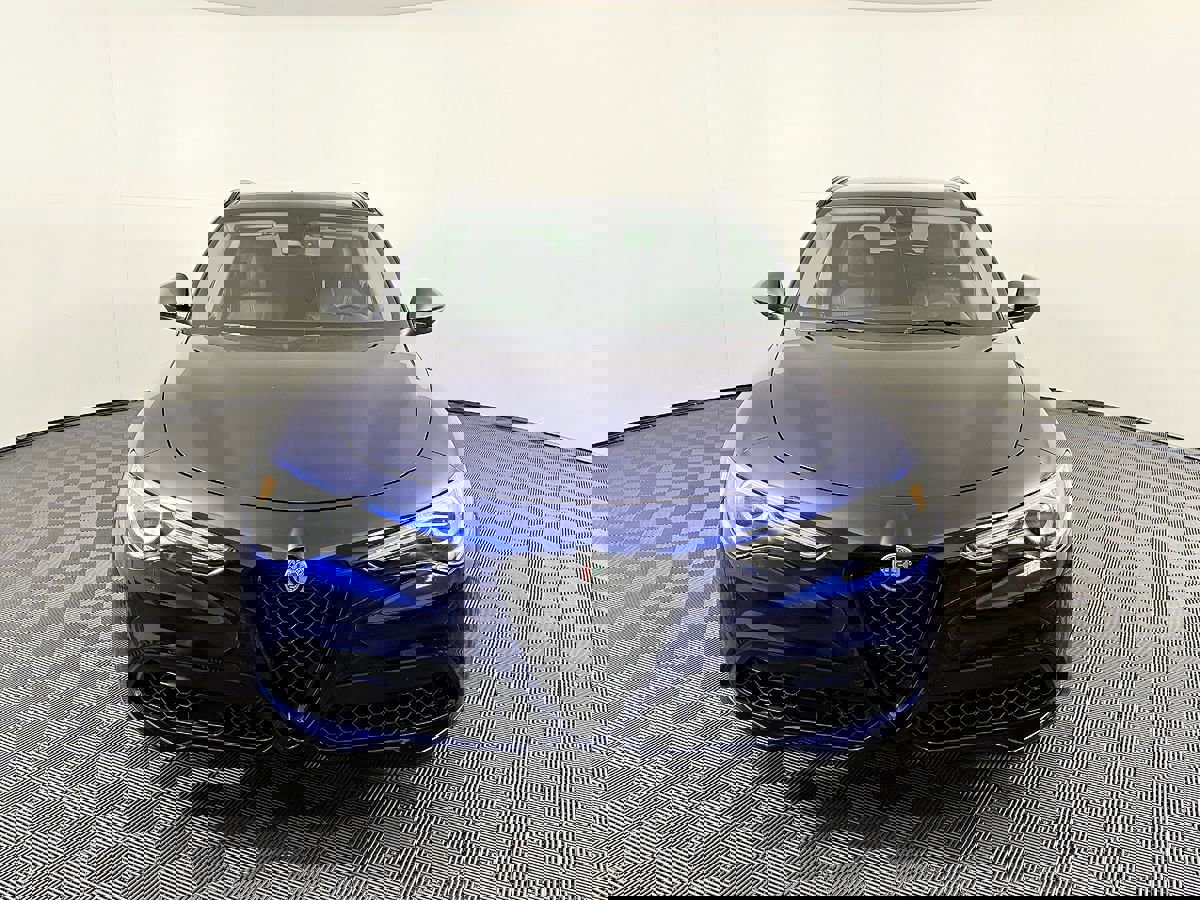 Used 2021 Alfa Romeo Stelvio Ti w/ Premium Package image 3