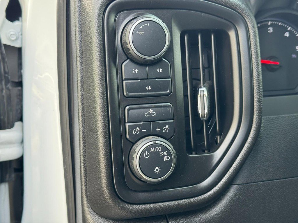 Used 2025 Chevrolet Silverado 2500 W/T image 19