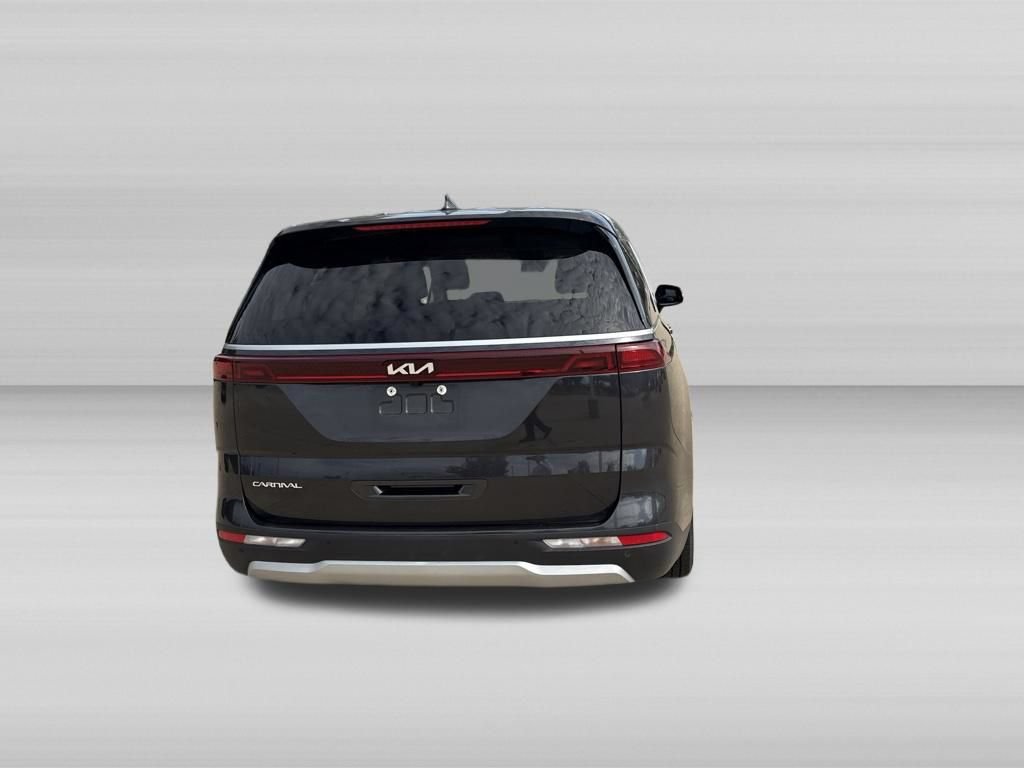 Used 2024 Kia Carnival LX FWD image 4