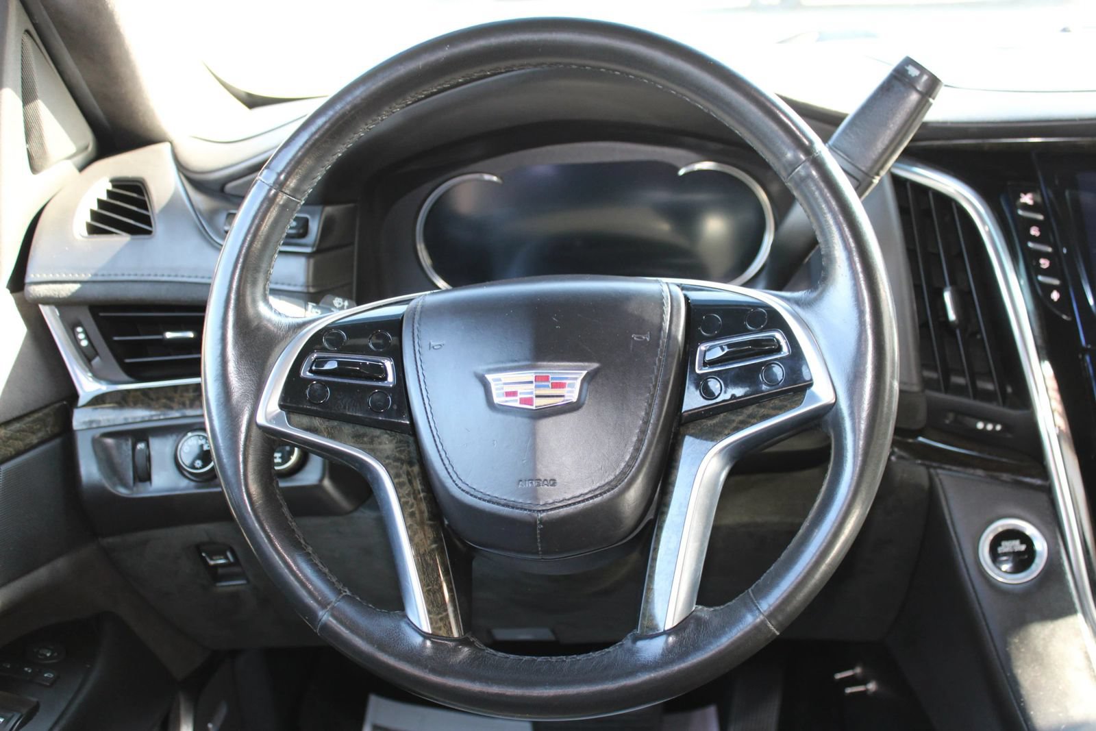 Used 2016 Cadillac Escalade Platinum AWD/4WD image 24