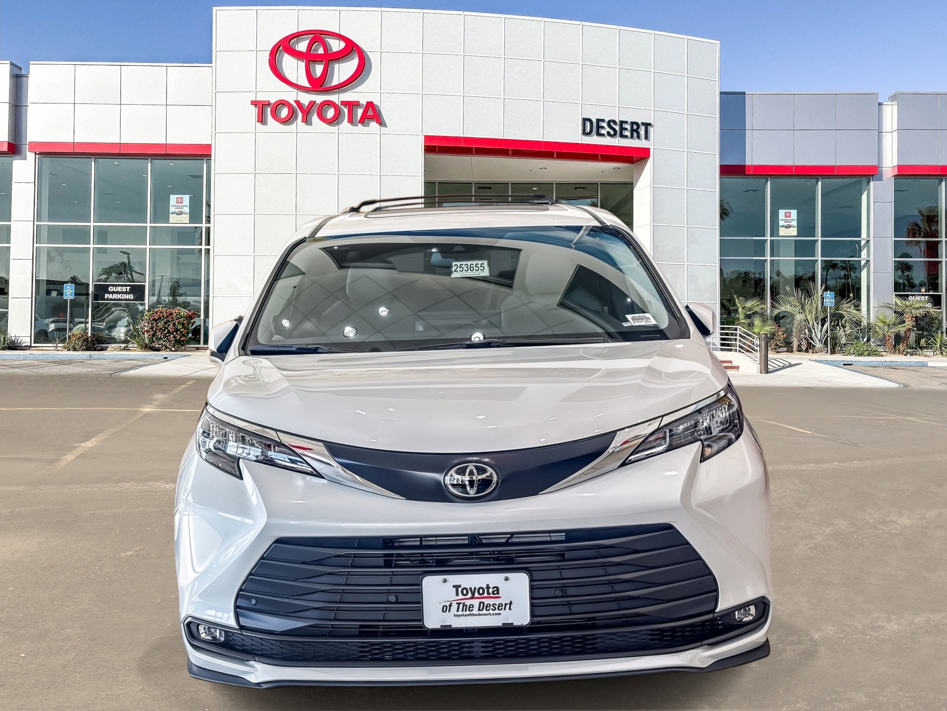 New 2026 Toyota Sienna XLE FWD image 2