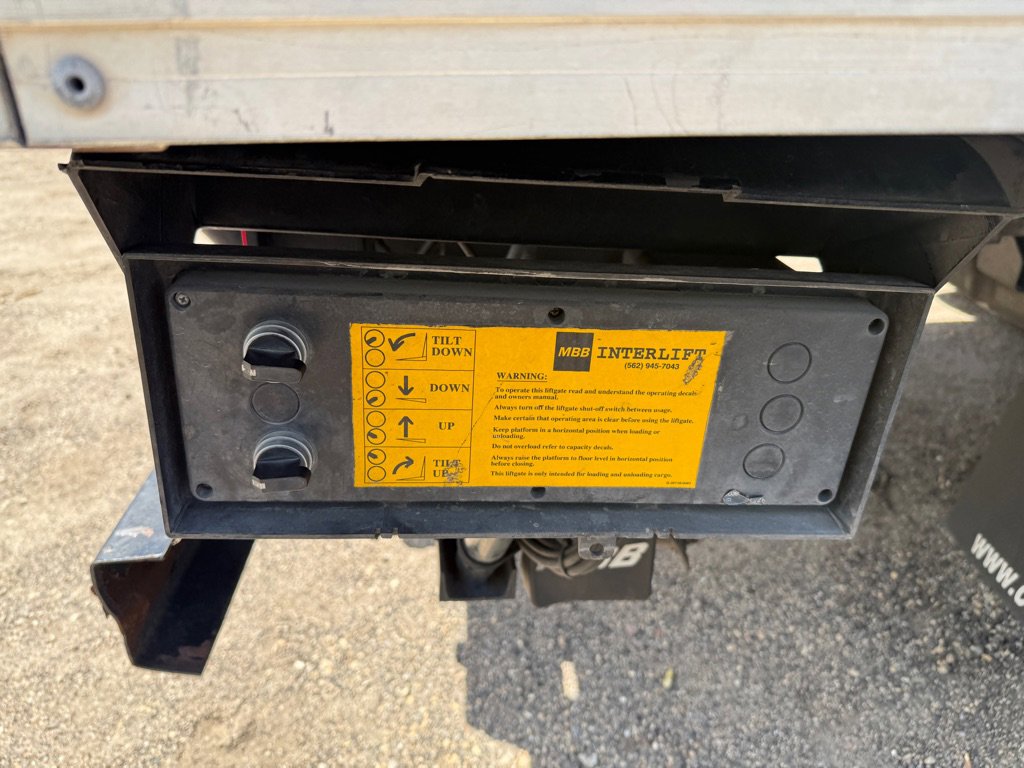 Used 2004 Ford F550 2WD Regular Cab Super Duty image 17