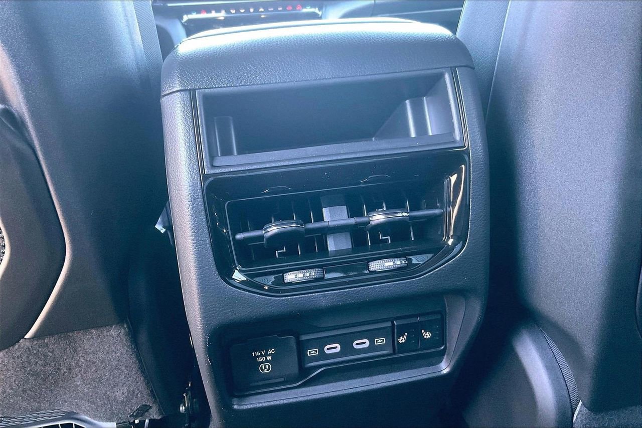 New 2026 Jeep Grand Cherokee Limited w/ Limited Altitude Package image 17