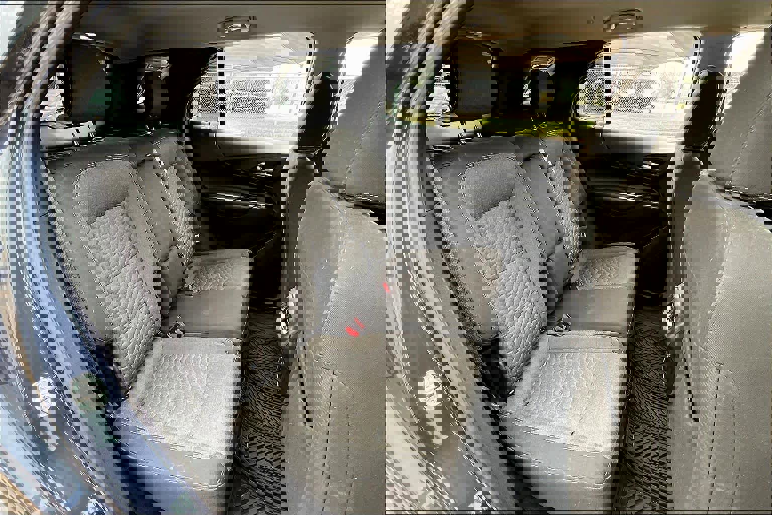 Used 2018 Chevrolet Equinox LT image 18