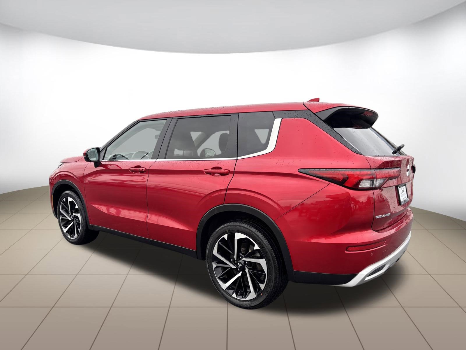 Used 2024 Mitsubishi Outlander SE image 5