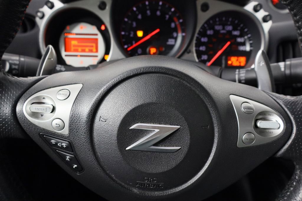 Used 2009 Nissan 370Z Touring image 22