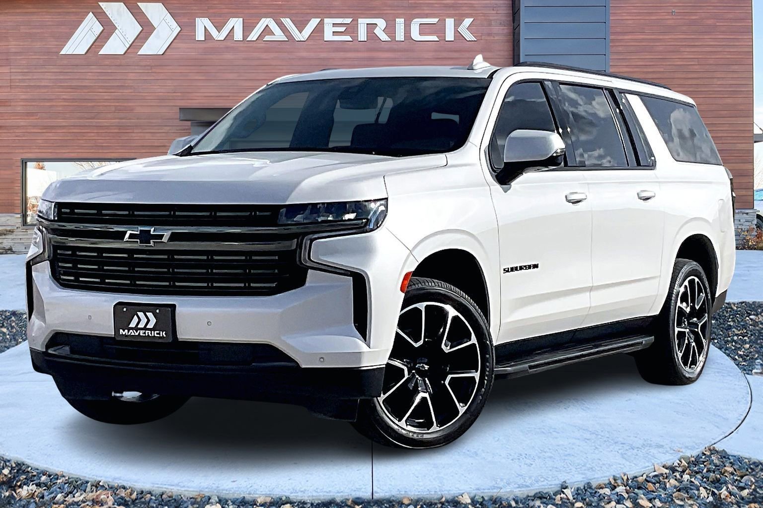 Used 2022 Chevrolet Suburban RST w/ Luxury Package image 3