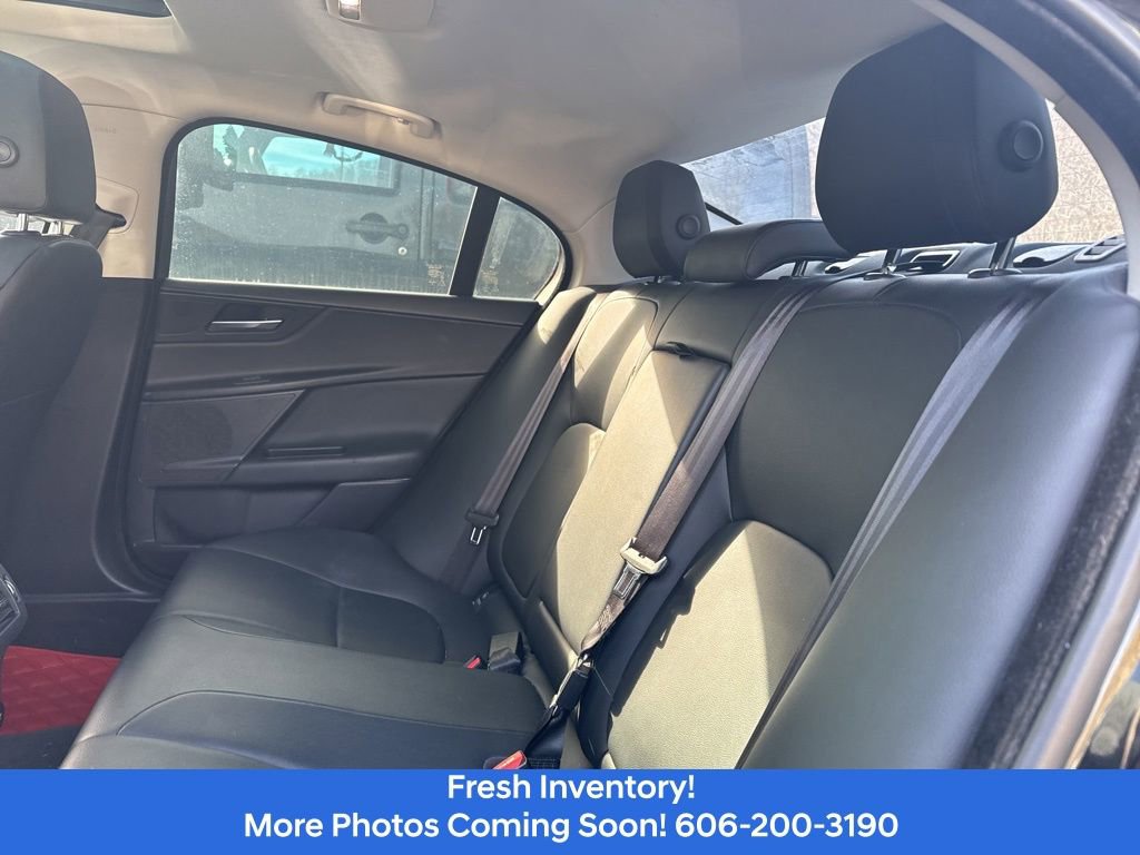 Used 2019 Jaguar XE Premium image 7