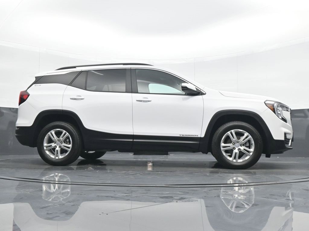Used 2023 GMC Terrain SLE w/ Driver Convenience Package image 22