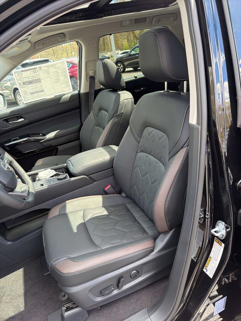 Used 2026 Nissan Pathfinder Platinum w/ Cargo Package AWD/4WD image 23