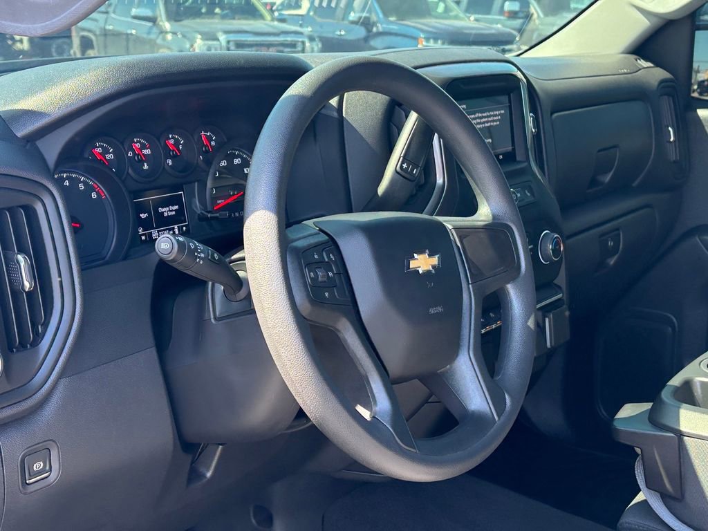 Used 2025 Chevrolet Silverado 1500 Custom image 8