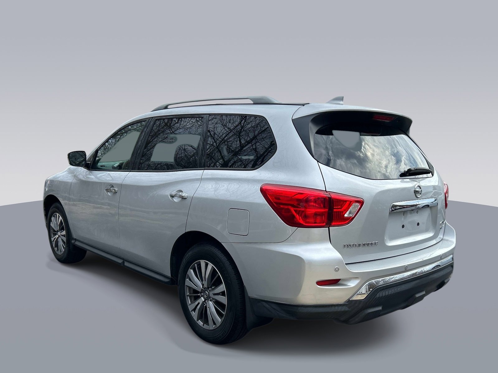 Used 2019 Nissan Pathfinder SV AWD/4WD image 5