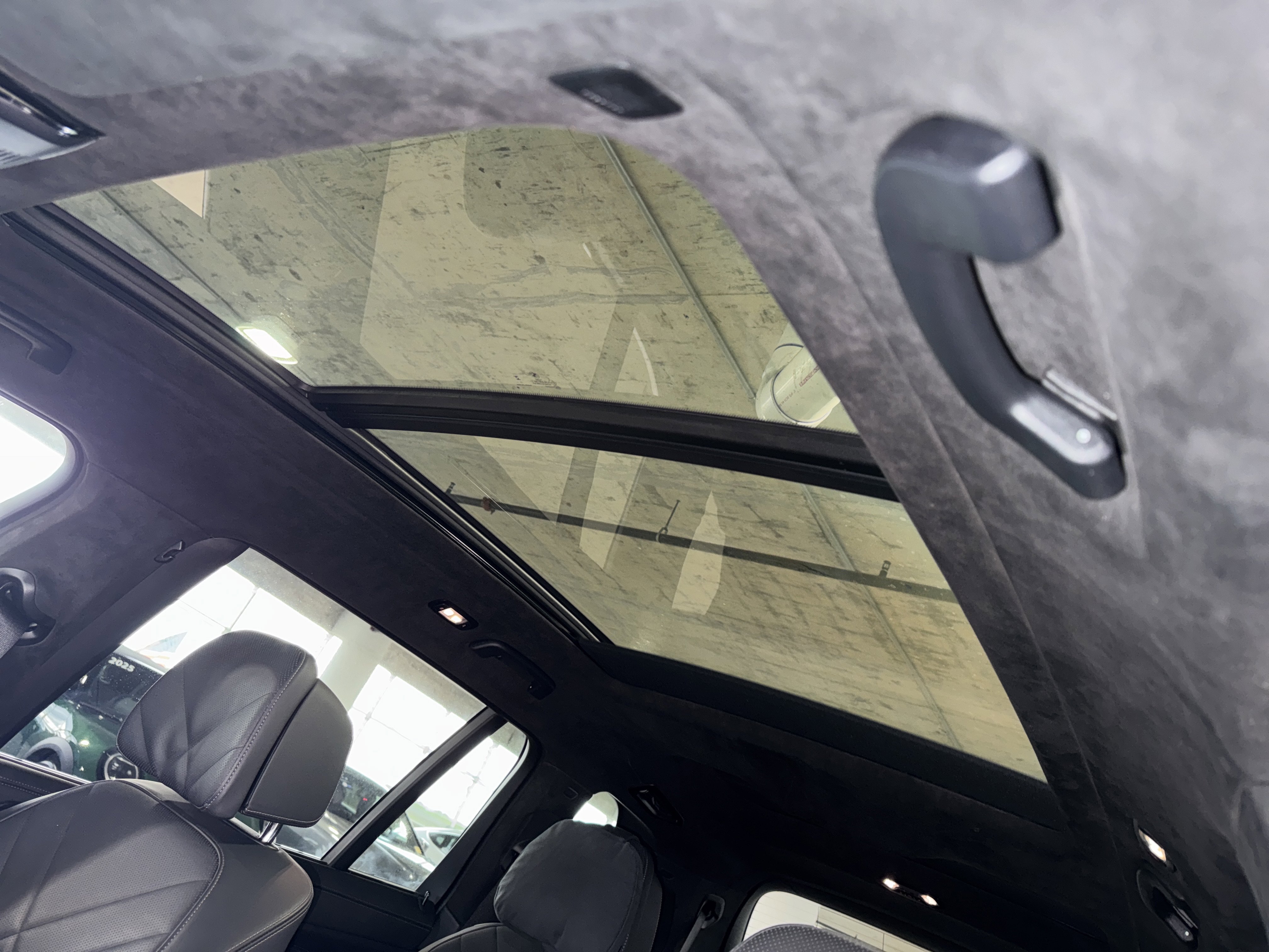 Certified 2025 BMW X7 xDrive40i w/ M Sport Package image 33