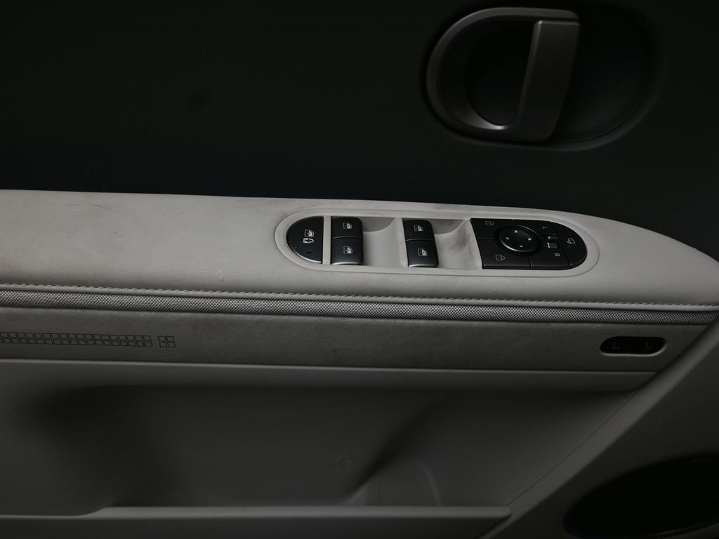 Used 2025 Hyundai Ioniq 5 Limited image 21