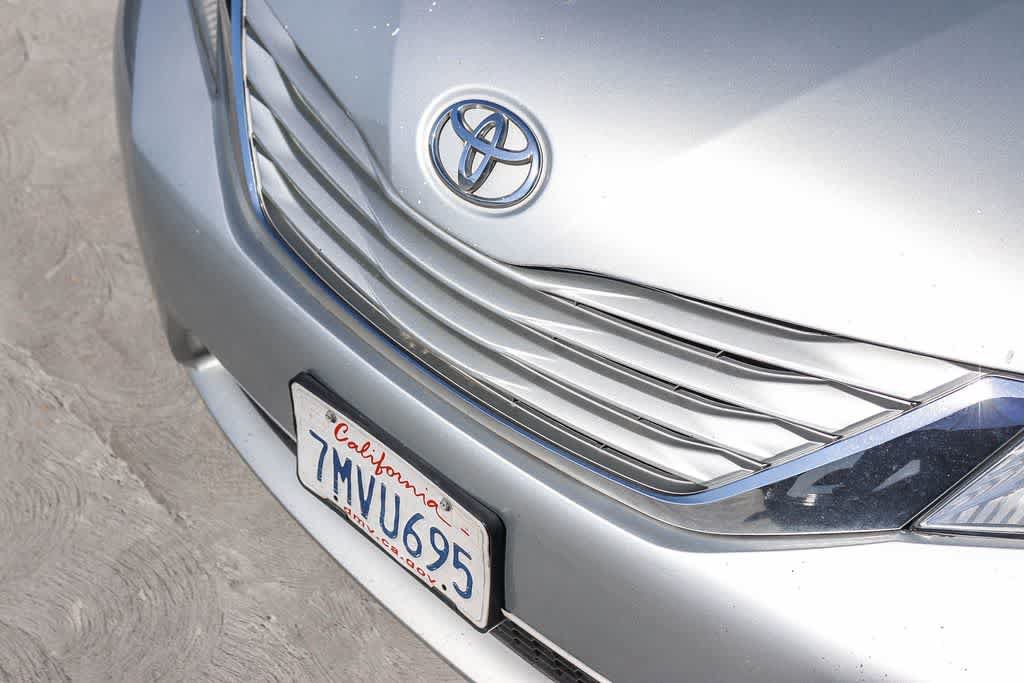 Used 2015 Toyota Sienna XLE w/ XLE Navigation Package FWD image 8