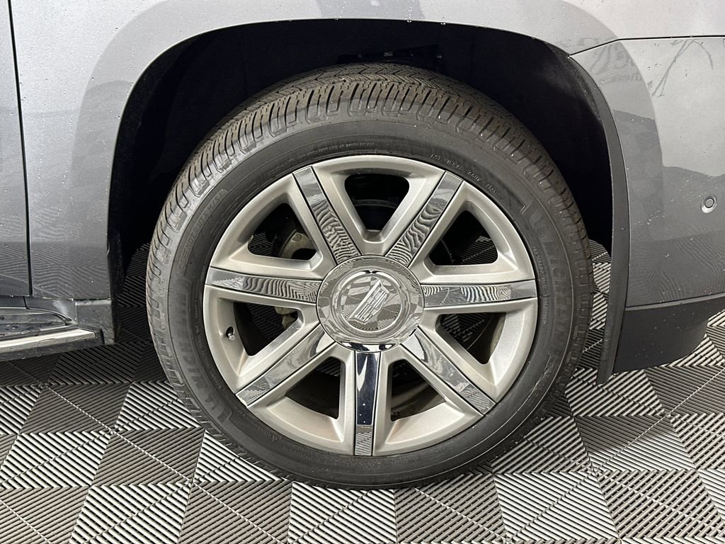 Used 2018 Cadillac Escalade Luxury image 12