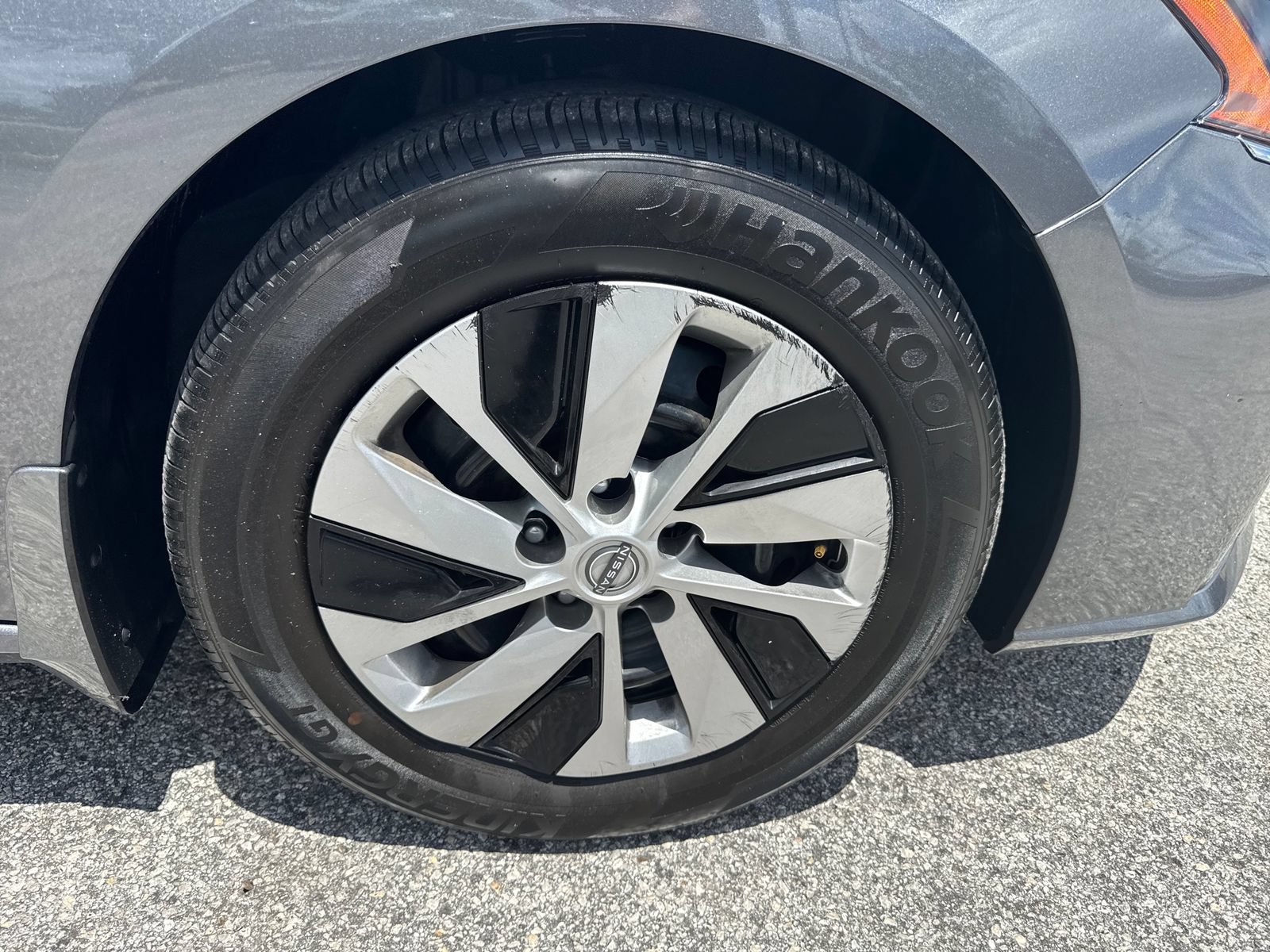 Used 2024 Nissan Altima 2.5 S FWD image 8