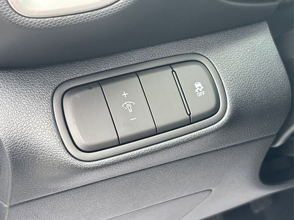 Certified 2025 Hyundai Venue SEL FWD image 27