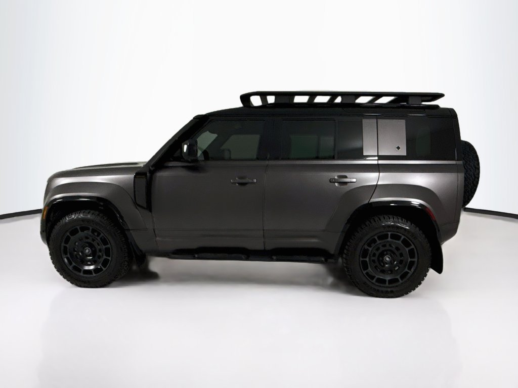 Used 2025 Land Rover Defender 110 AWD/4WD image 2