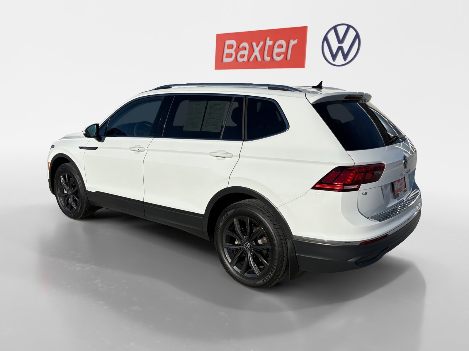Certified 2024 Volkswagen Tiguan SE w/ Panoramic Sunroof Package image 13