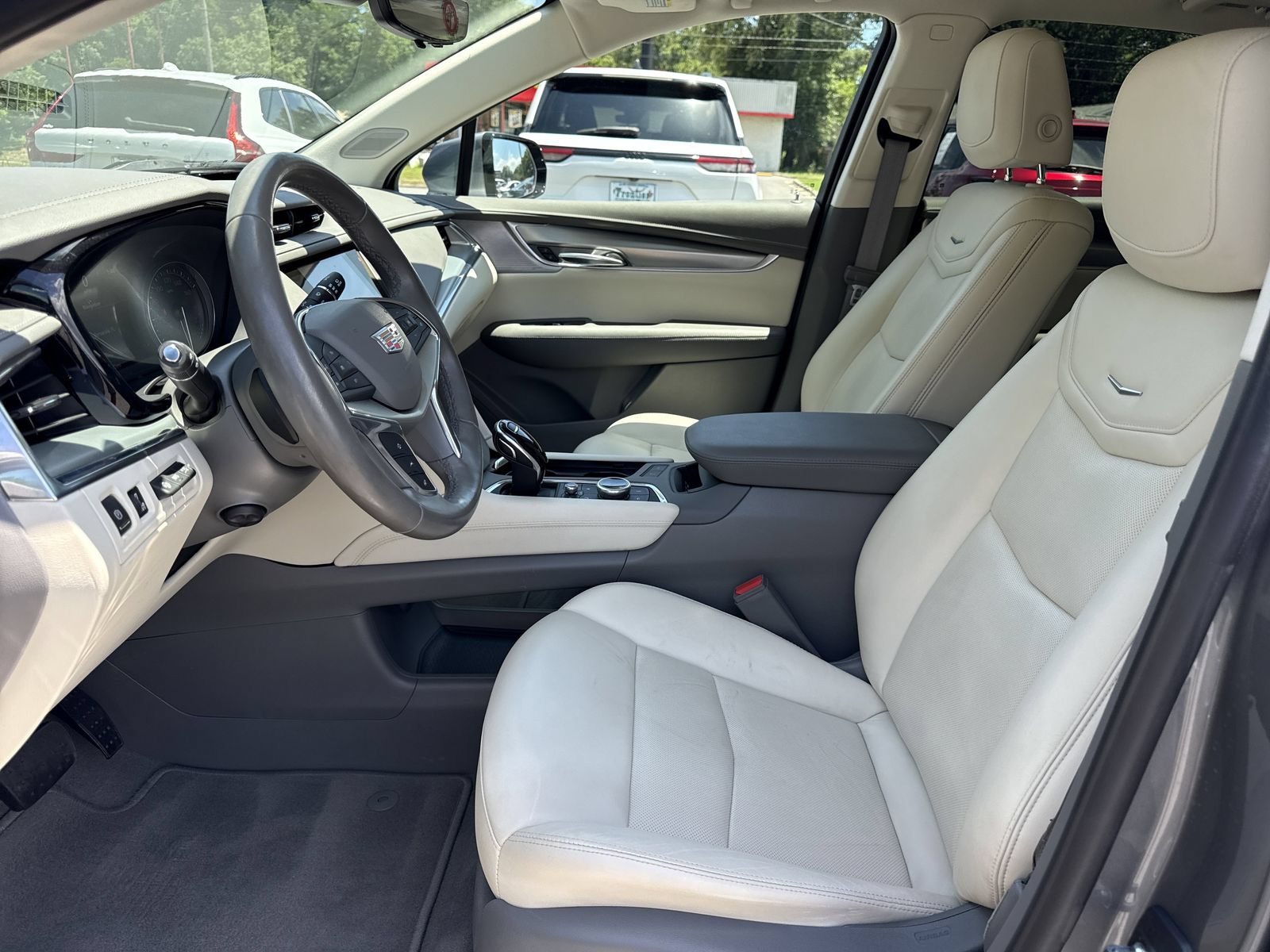 Used 2021 Cadillac XT5 Premium Luxury FWD image 9