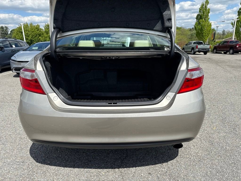 Used 2015 Toyota Camry XLE w/ Moonroof Package FWD image 4