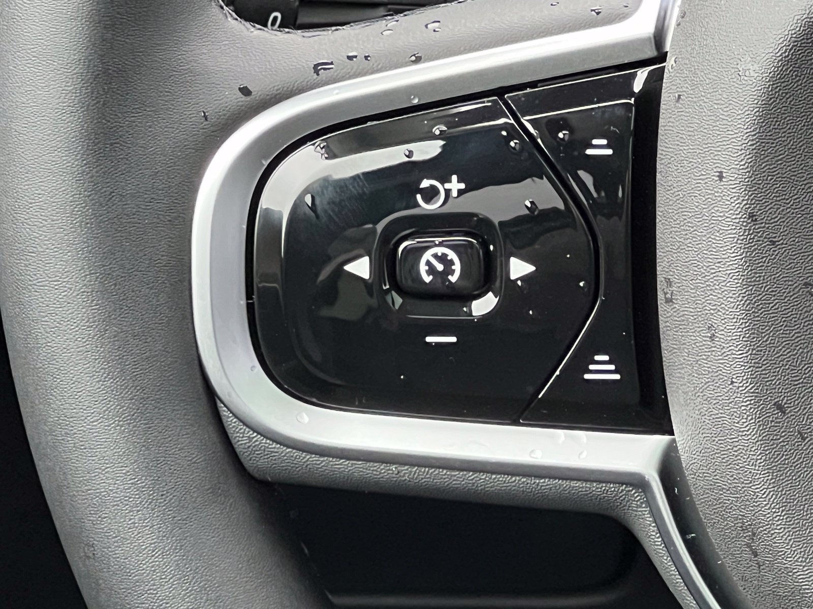 New 2026 Volvo XC90 T8 Plus w/ Protection Package Premier AWD/4WD image 28