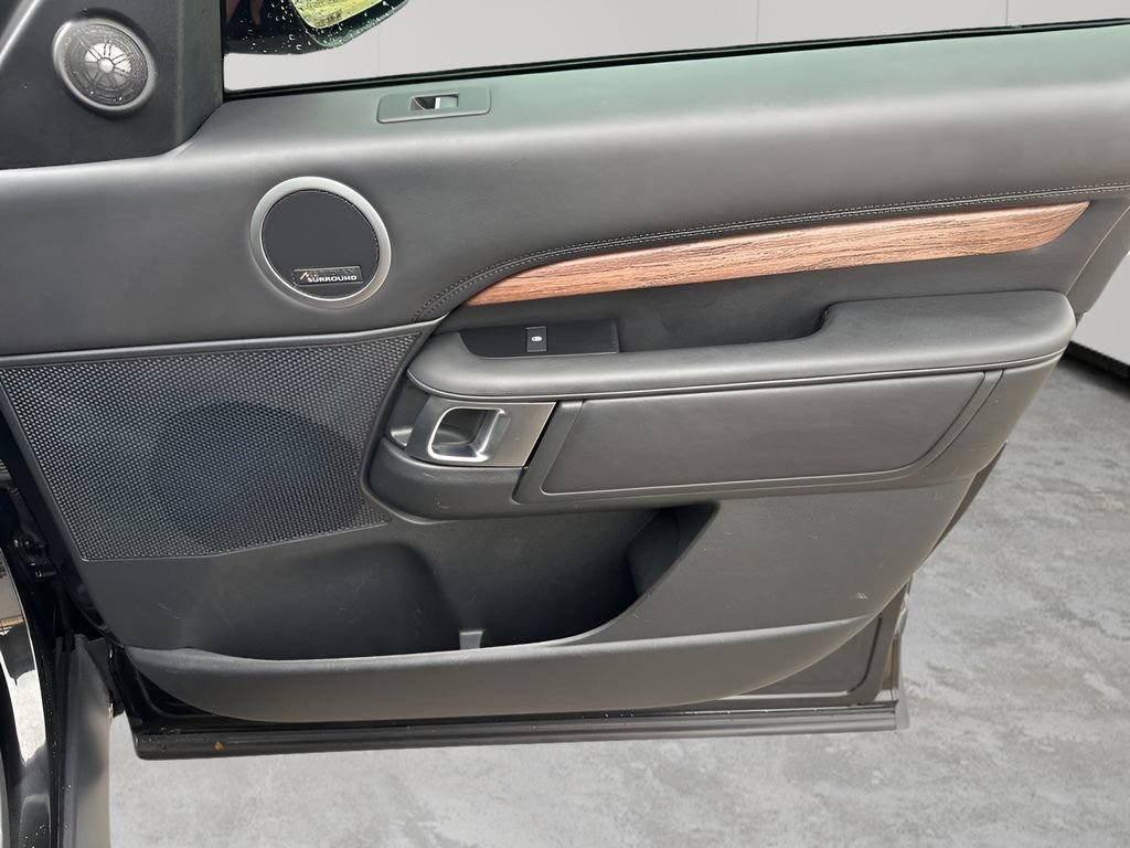 Used 2020 Land Rover Discovery HSE Luxury image 11