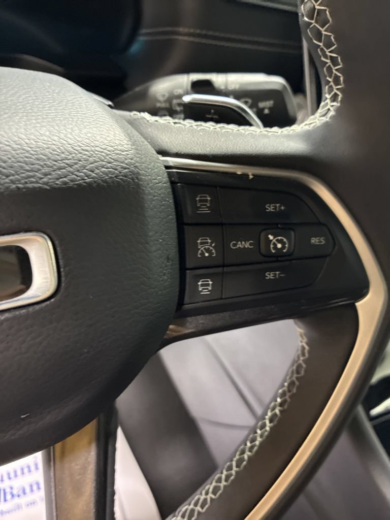 Used 2023 Jeep Grand Cherokee Altitude AWD/4WD image 16