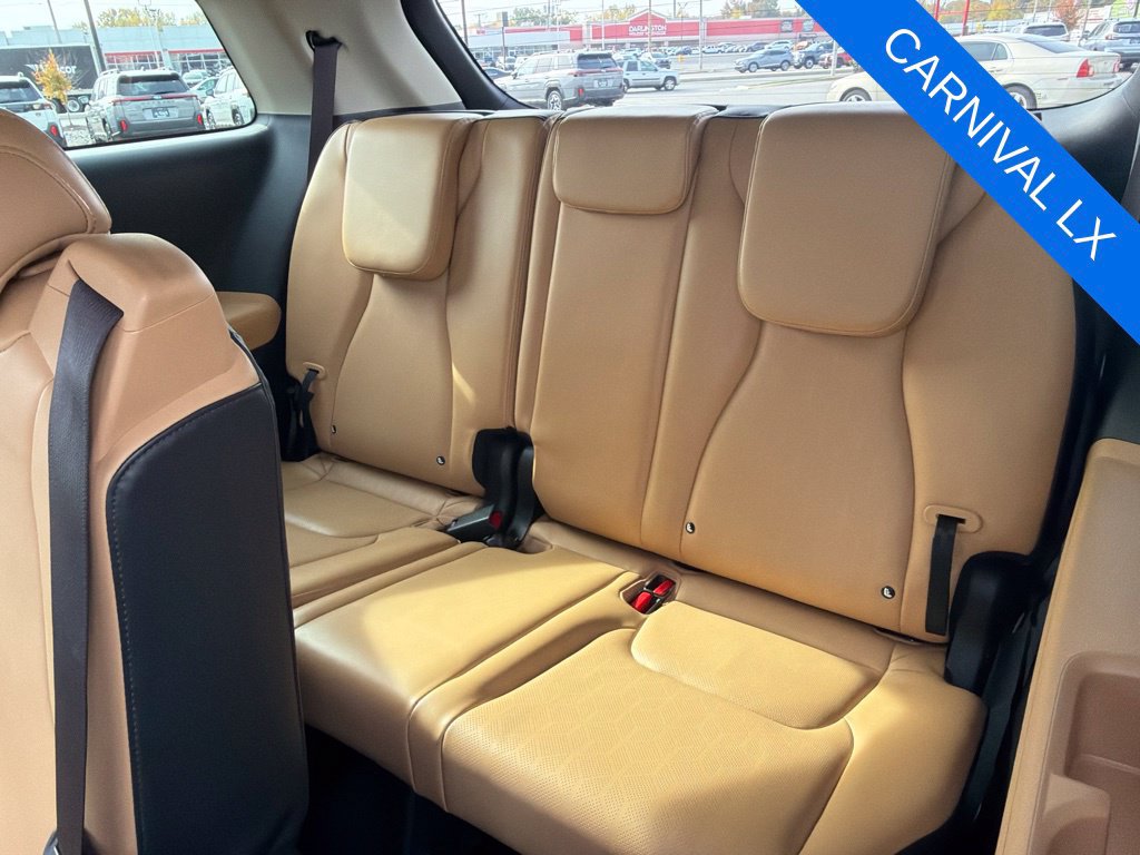 Used 2023 Kia Carnival LX FWD image 26