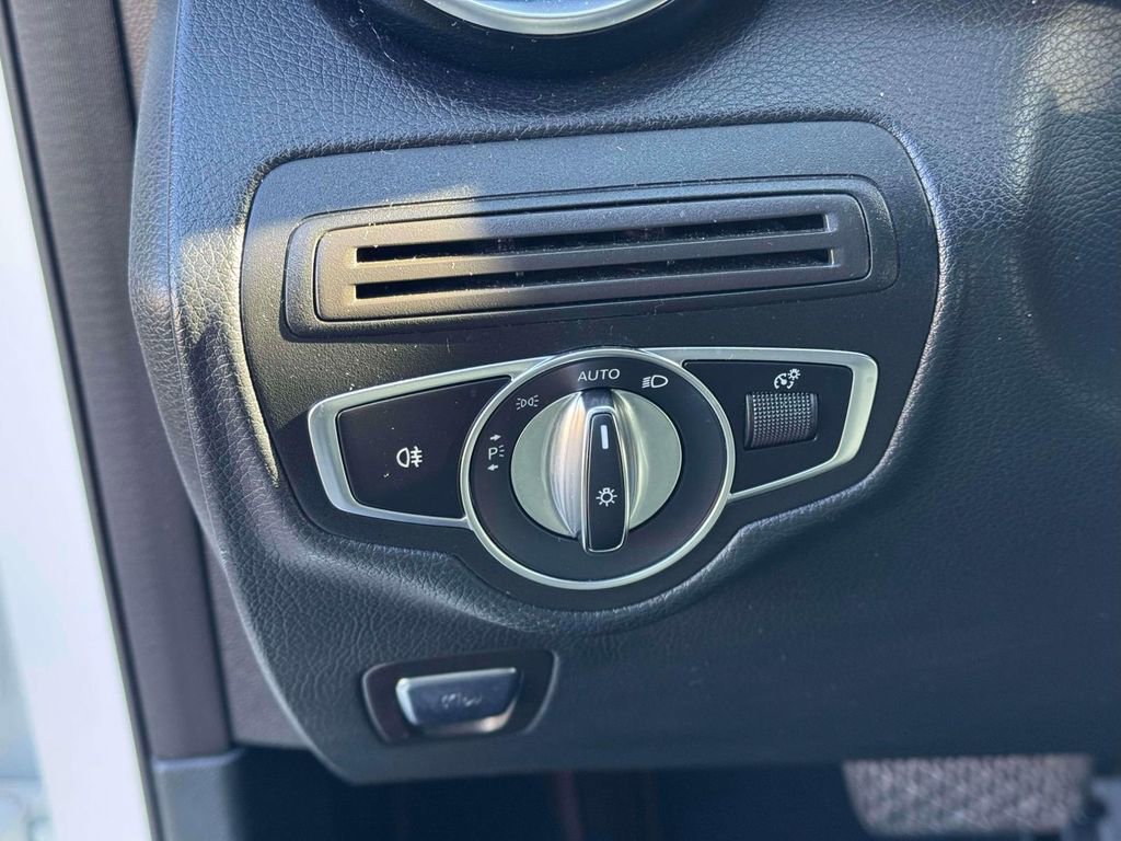 Used 2019 Mercedes-Benz GLC 300 image 18