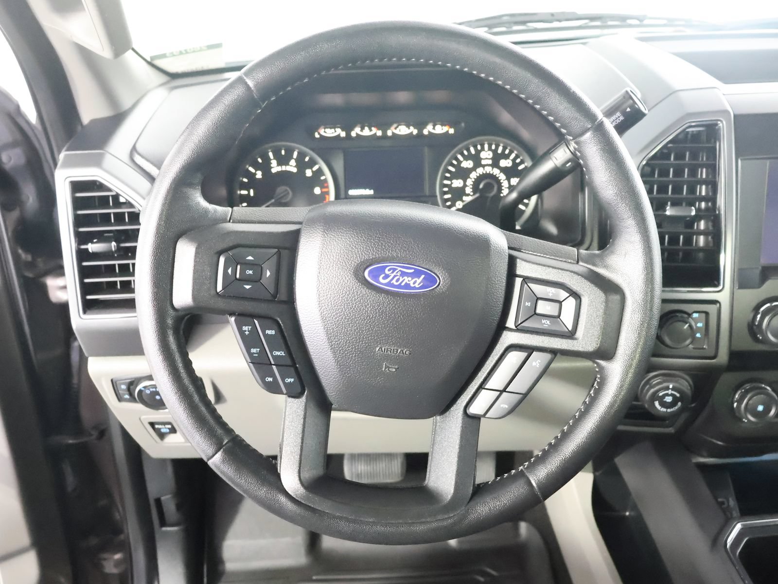 Used 2020 Ford F150 XLT w/ Equipment Group 302A Luxury AWD/4WD image 31