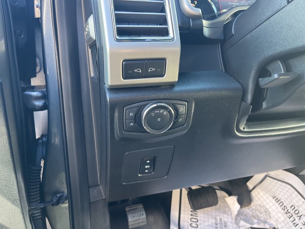 Used 2015 Ford F150 Lariat image 17