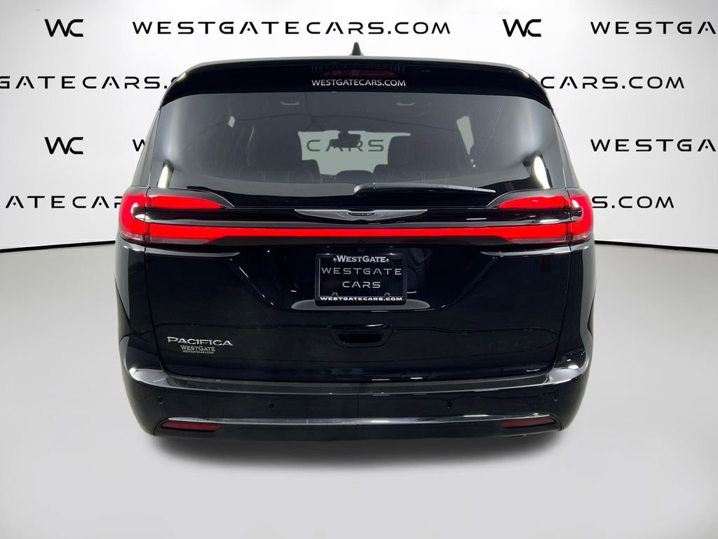 New 2026 Chrysler Pacifica Select image 4