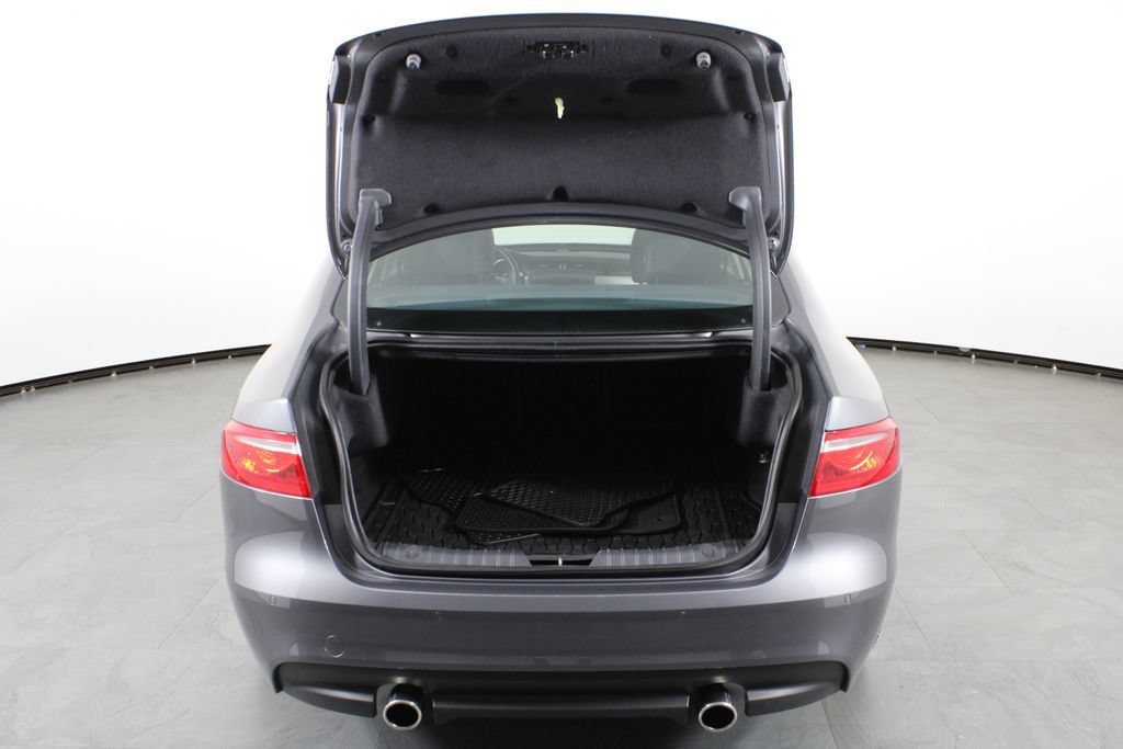 Used 2016 Jaguar XF Premium RWD image 15