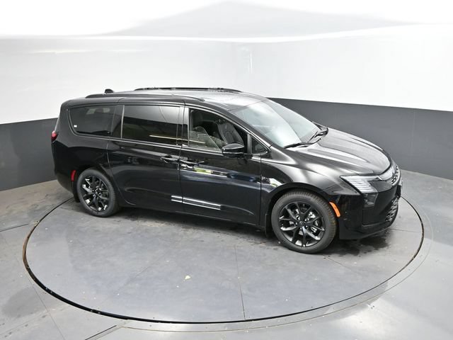 New 2027 Chrysler Pacifica Limited FWD image 42