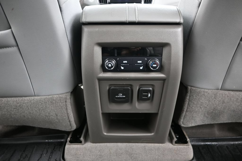 Used 2021 Chevrolet Traverse Premier FWD image 19