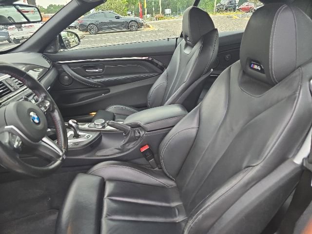 Used 2018 BMW M4 Convertible RWD image 10