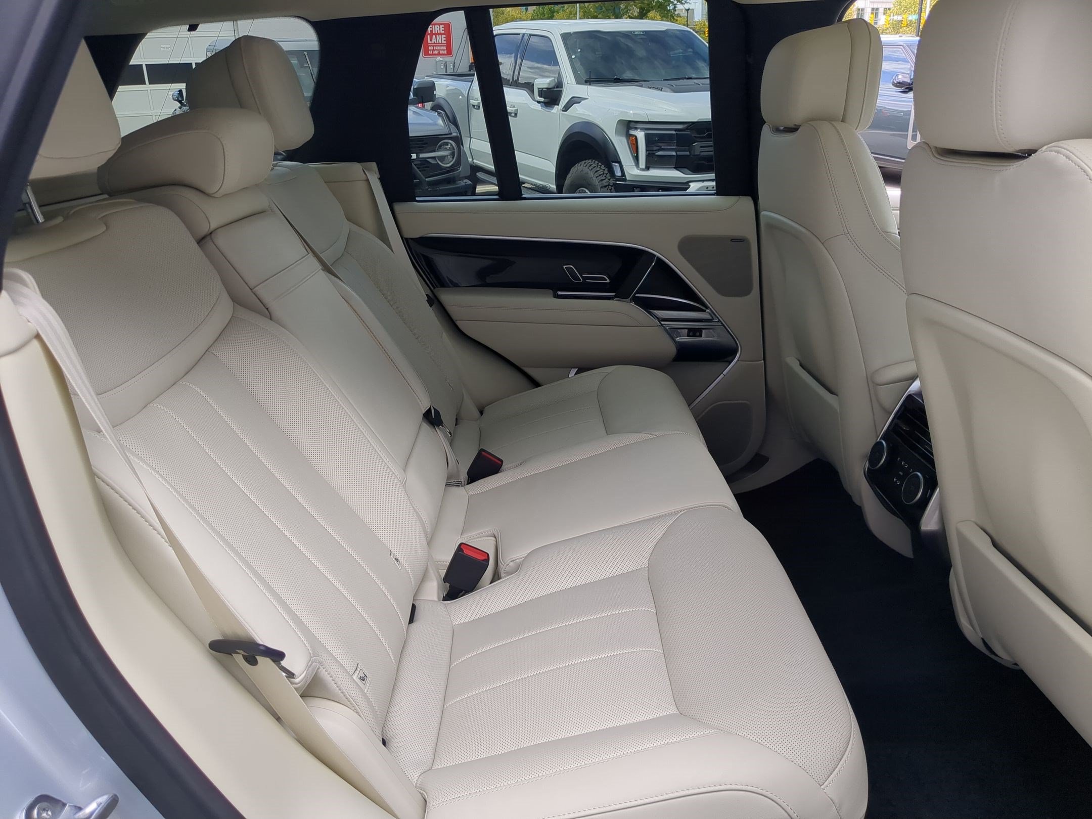 Used 2023 Land Rover Range Rover SE AWD/4WD image 32