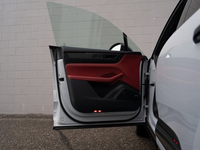 Used 2025 Porsche Macan Turbo Electric image 16