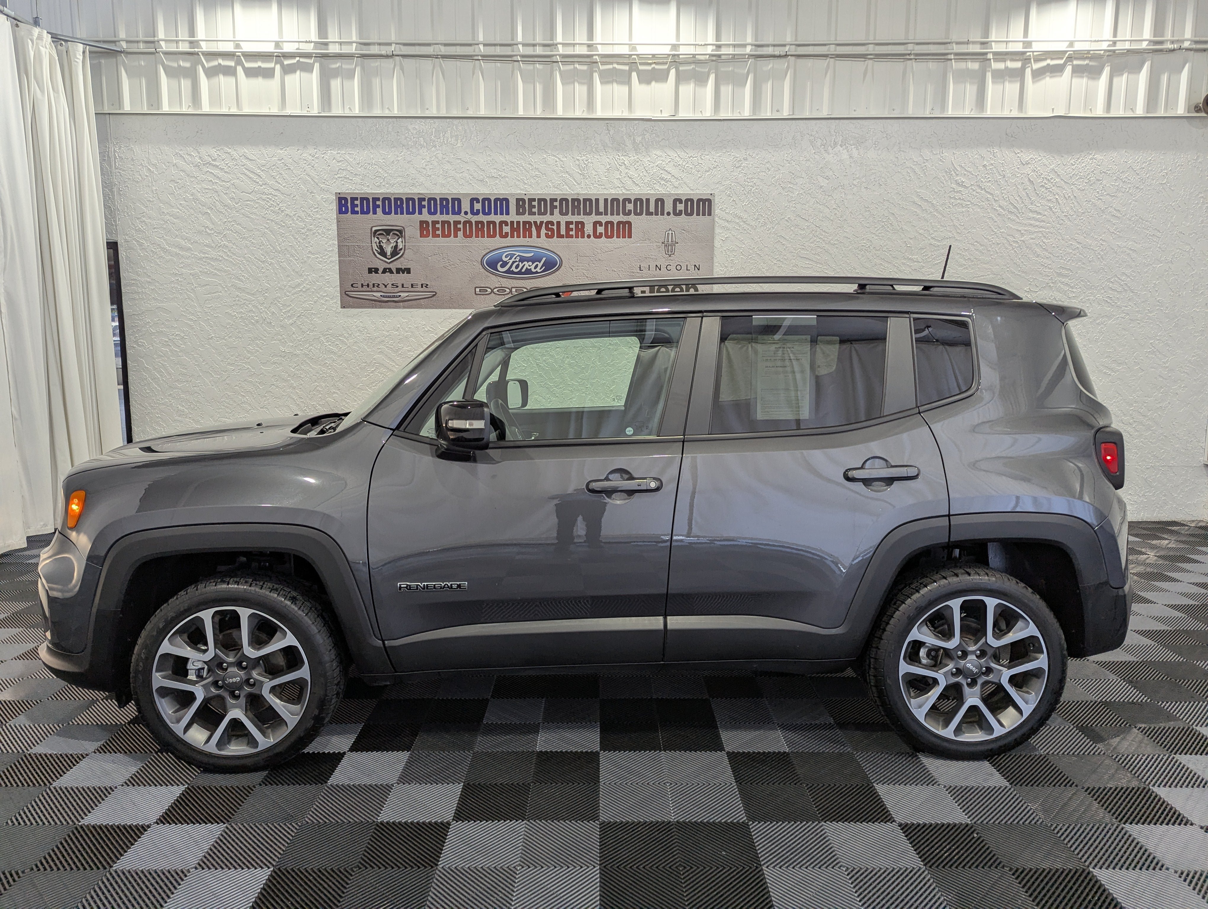 Used 2022 Jeep Renegade Limited w/ Sun, Sound & Wheels Group AWD/4WD image 2