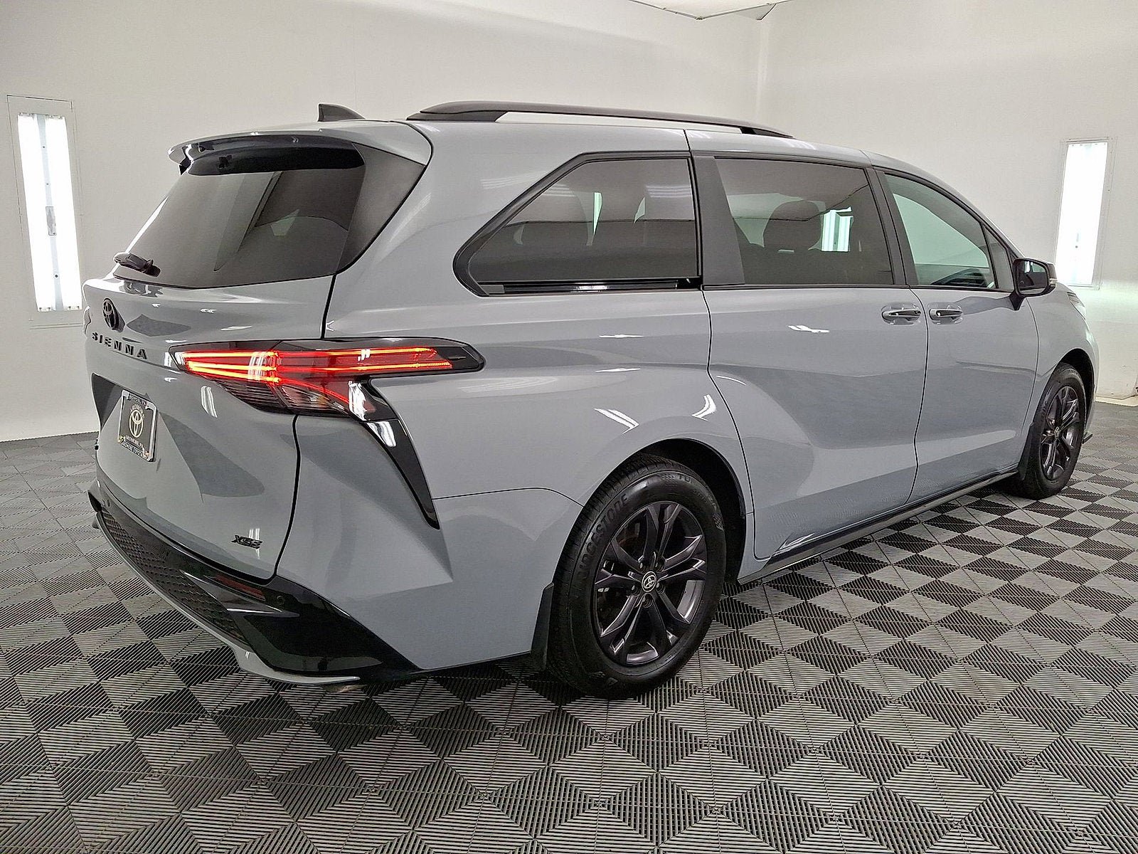 Used 2025 Toyota Sienna XSE w/ XSE Premium Package AWD/4WD image 25