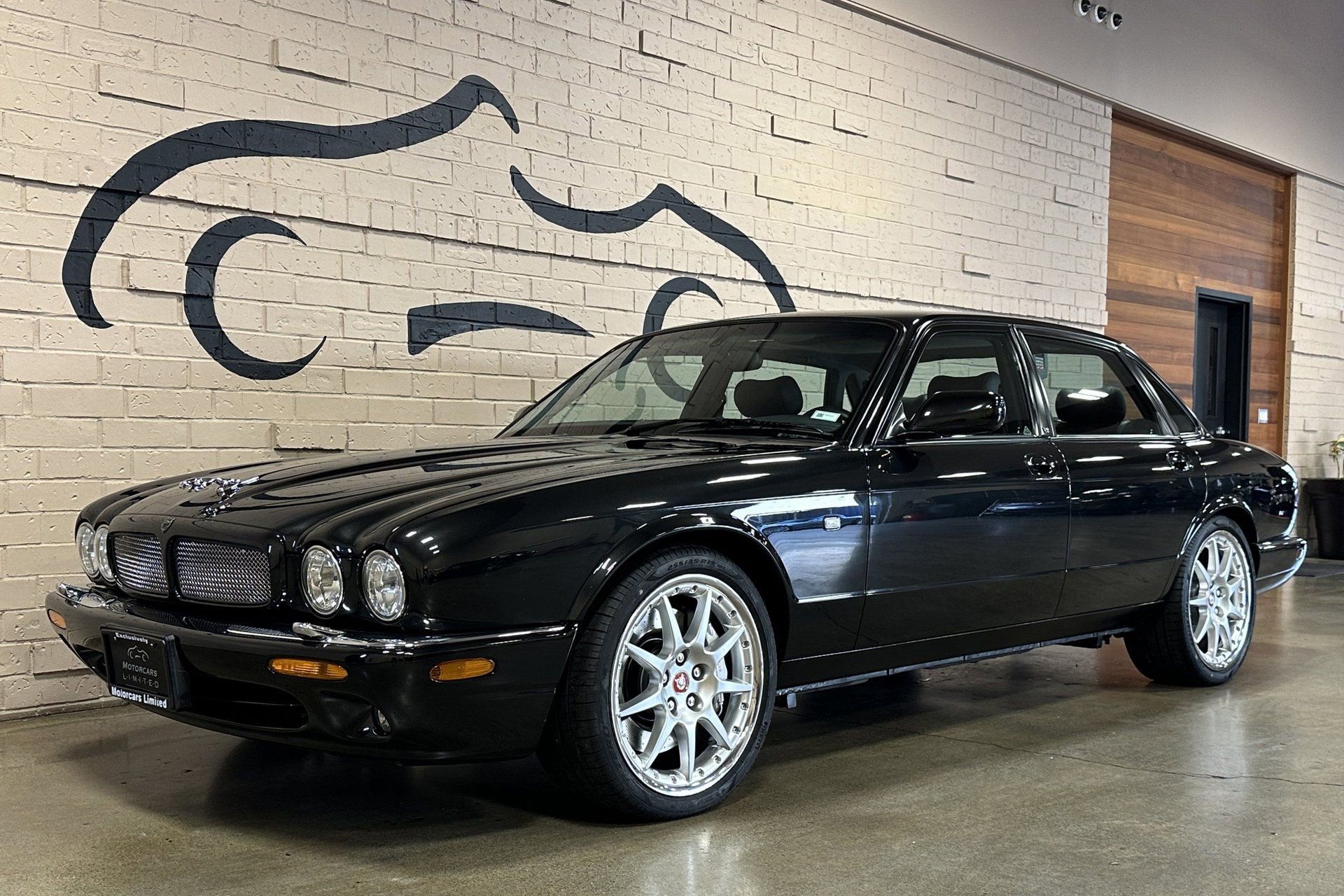 Used 2002 Jaguar XJ8 image 10