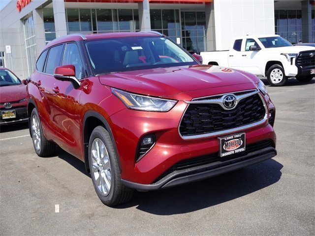 New 2025 Toyota Highlander Limited image 10